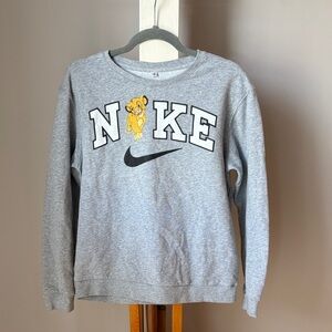 Light Gray Crewneck Sweatshirt with Simba Graphic